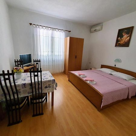 Apartments - Buffet 2B Sveti Juraj Bilik gambar