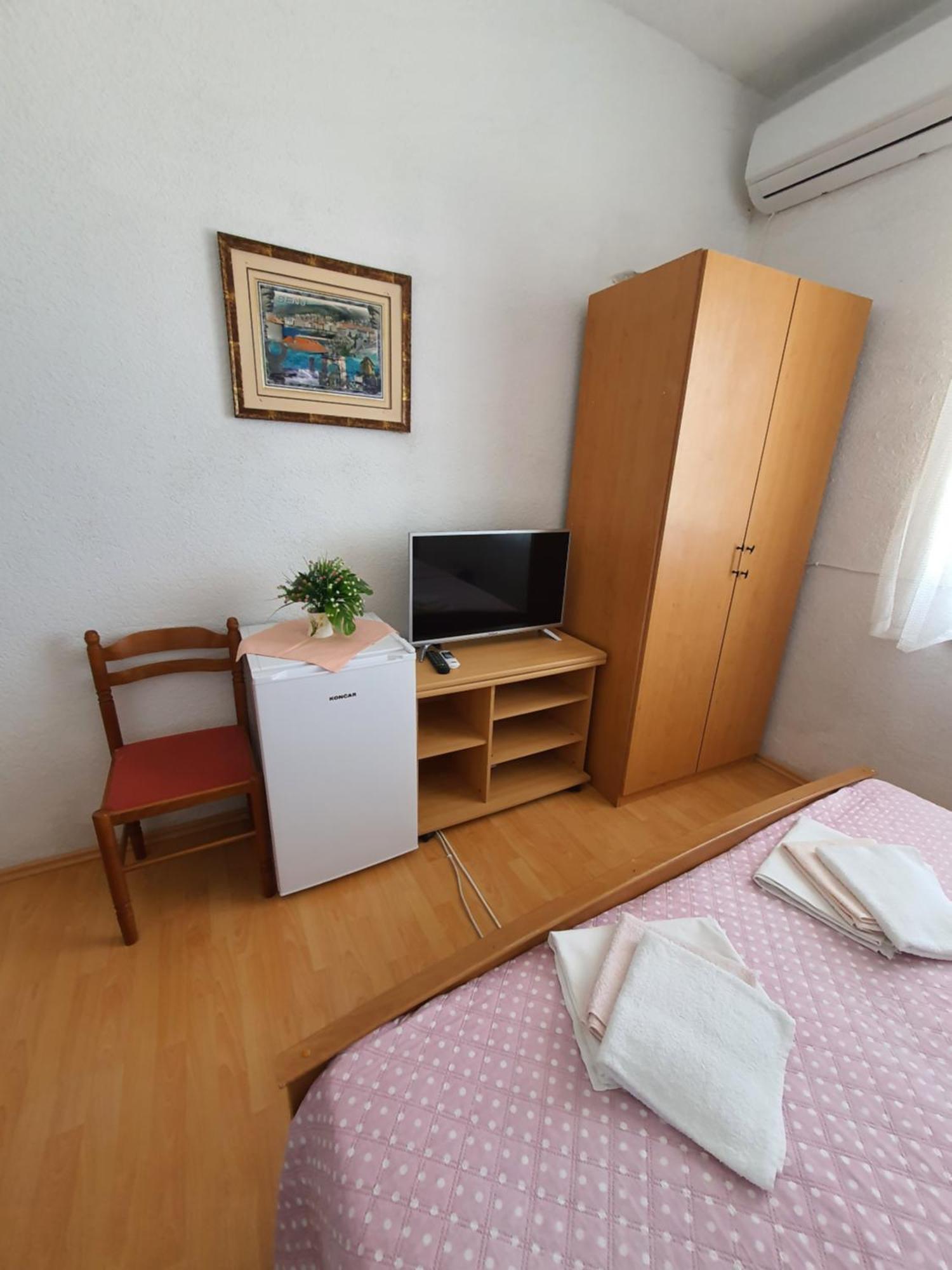 Apartments - Buffet 2B Sveti Juraj Bilik gambar