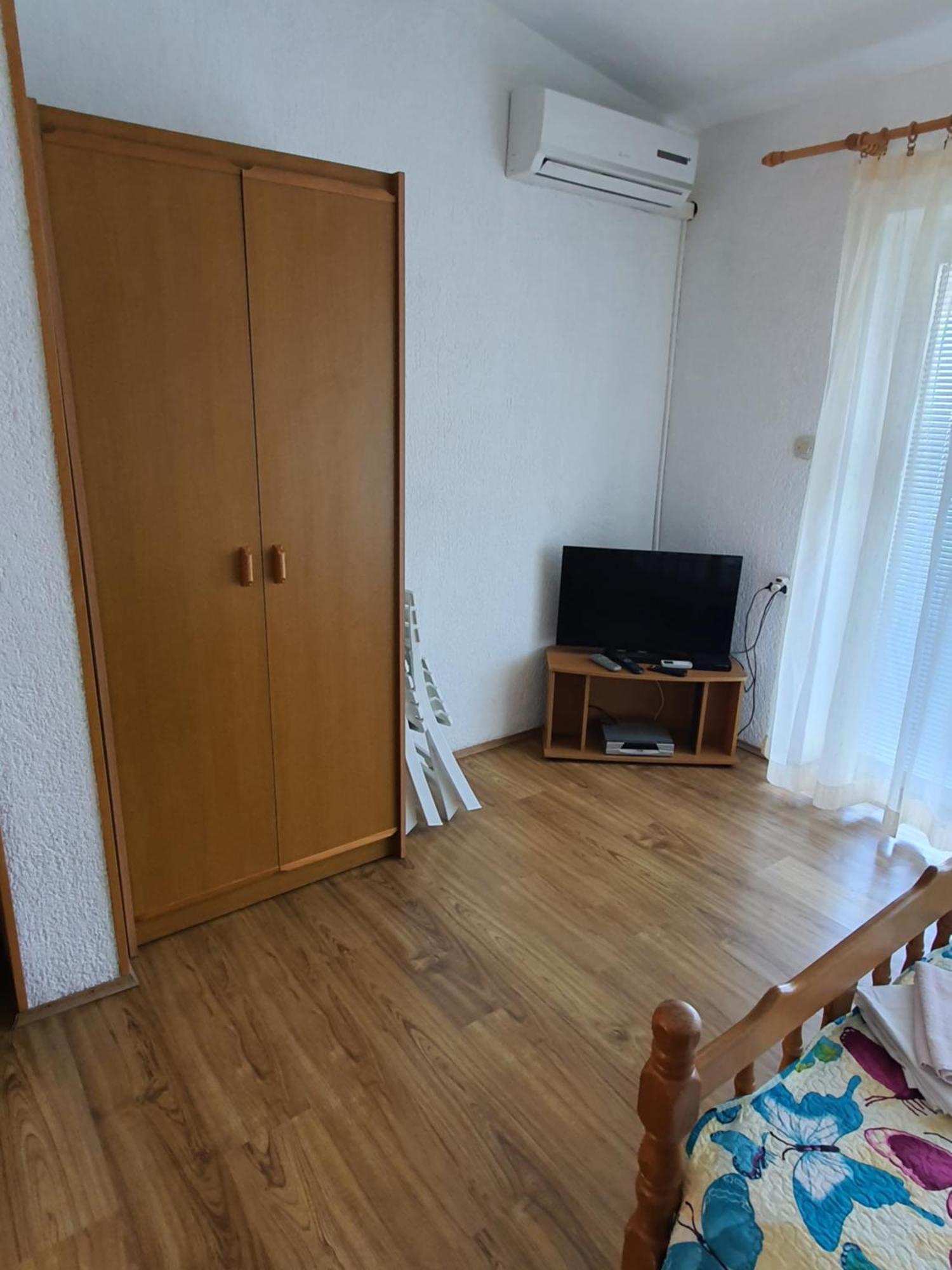 Apartments - Buffet 2B Sveti Juraj Bilik gambar