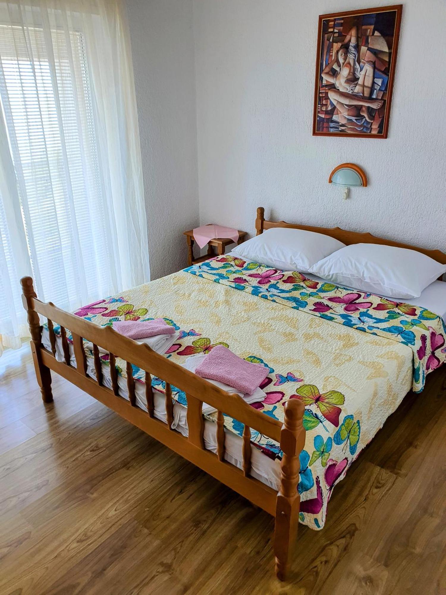 Apartments - Buffet 2B Sveti Juraj Bilik gambar